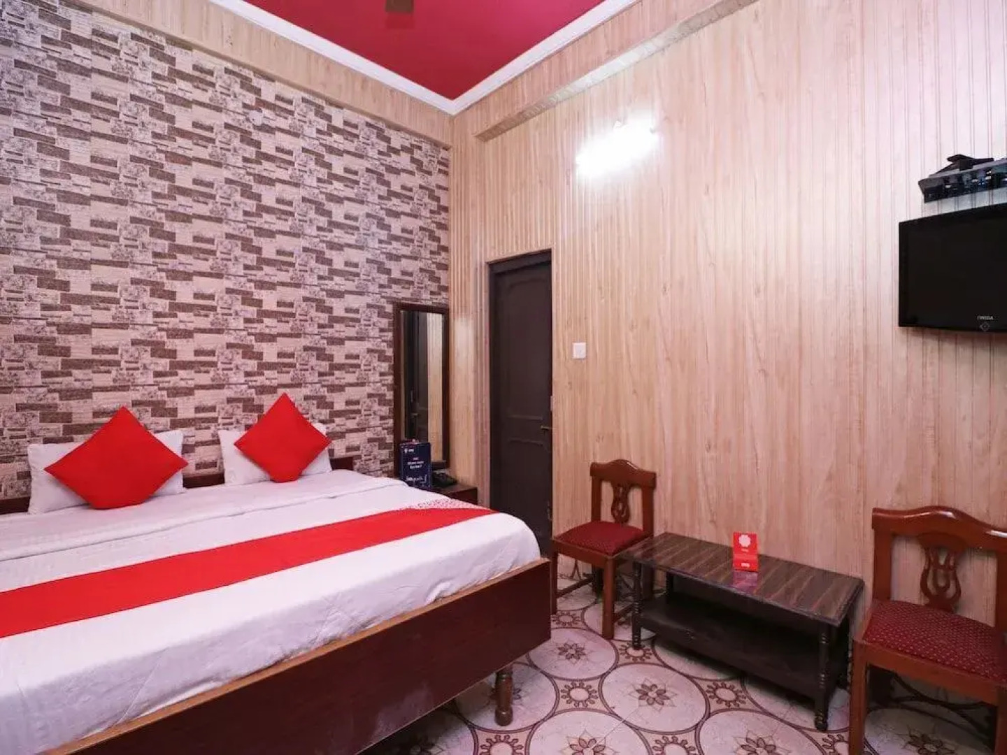 Hotel Anuradha Palace