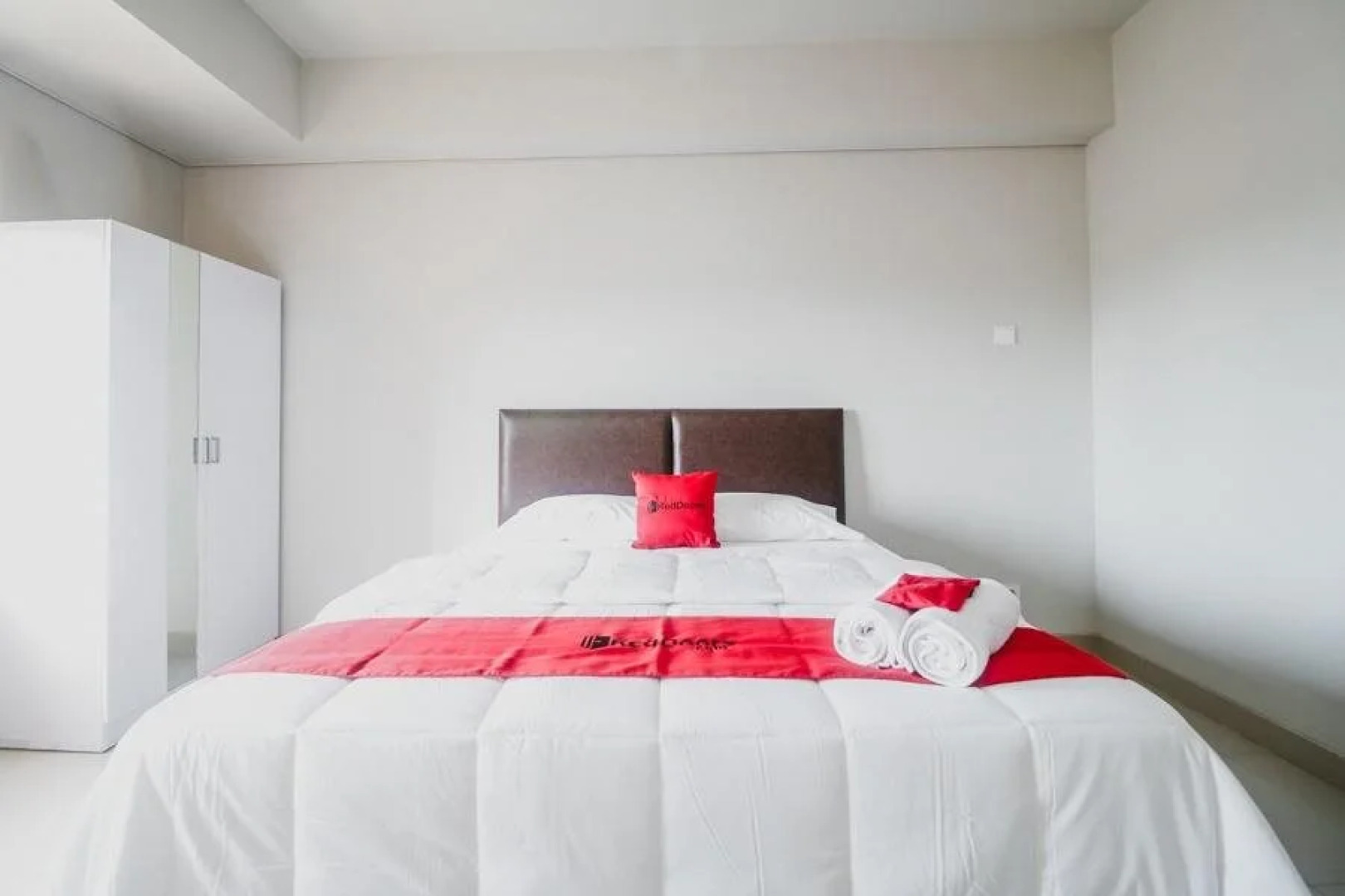 RedDoorz Apartment near Summarecon Mall Serpong