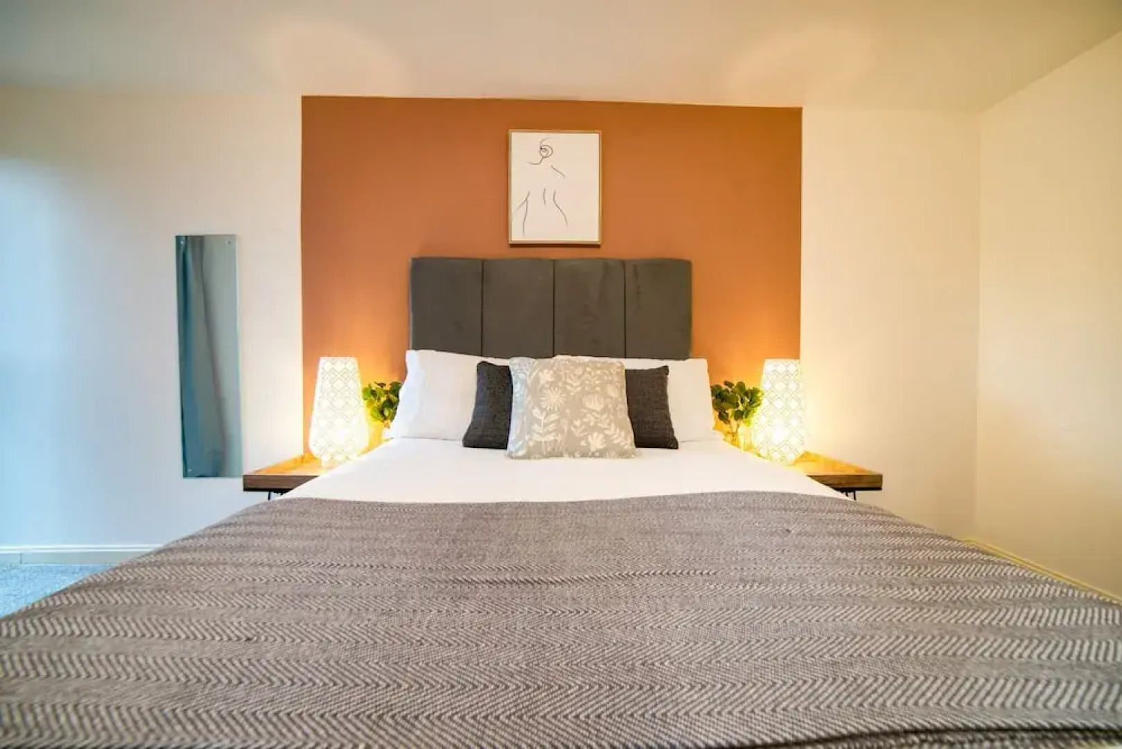 Dyzyn Living B2B Stays Secure Parking Great Location