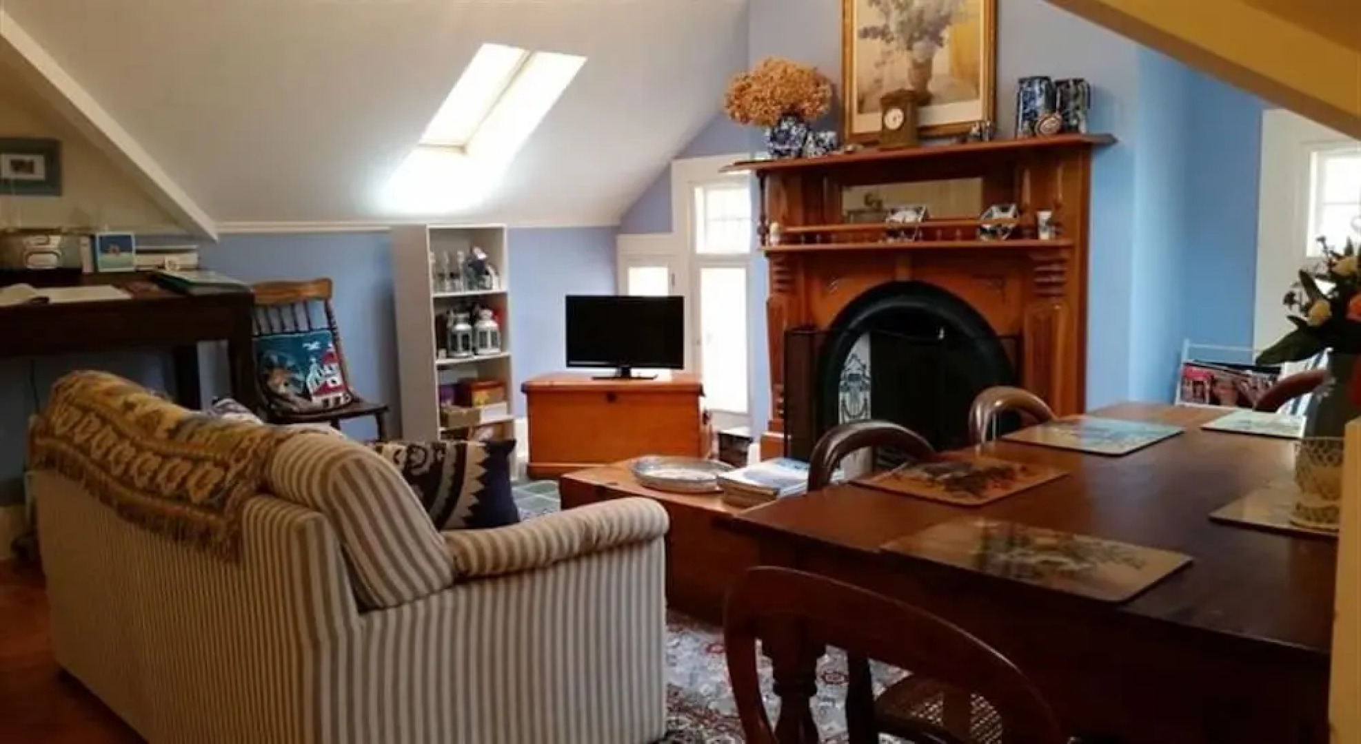 Water Bay Villa Bed and Breakfast