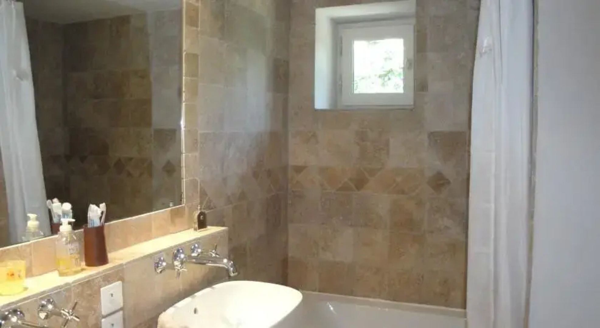 Provence Secrète - Entre Vigne & Pinède