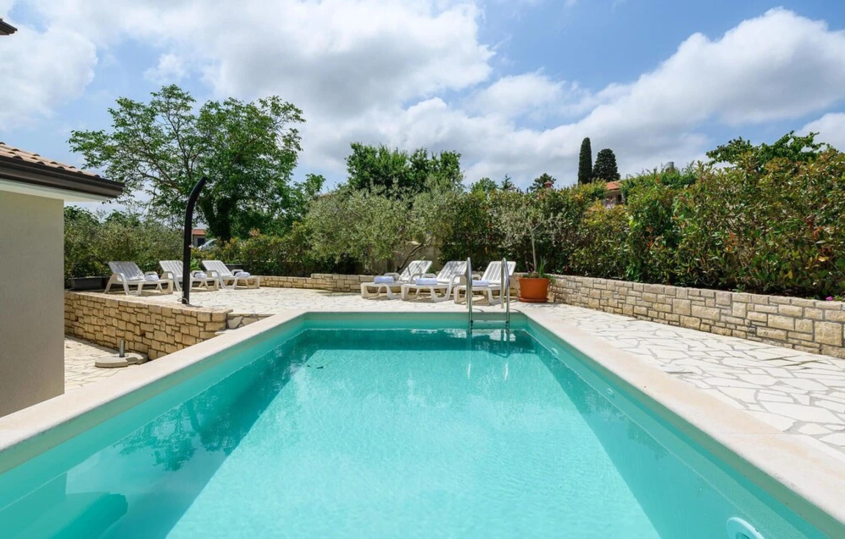 Amazing Home in Nova Vas With Wifi, 4 Bedrooms and Outdoor Swimming Pool