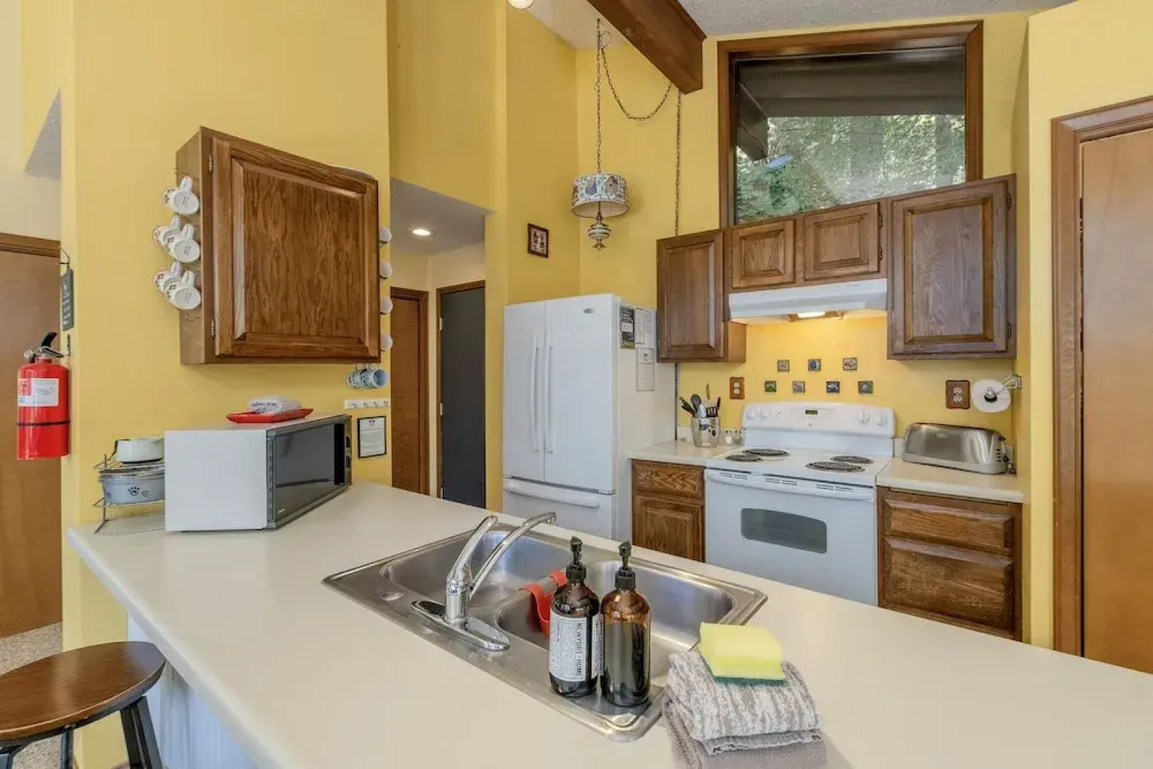 All About The Lake 4 Bedroom Home by NW Comfy Cabins by RedAwning