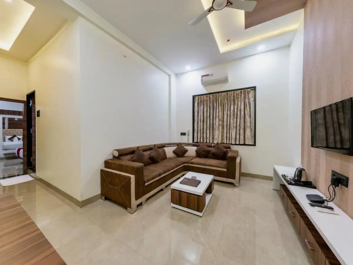 Hotel Chandradeep Regency