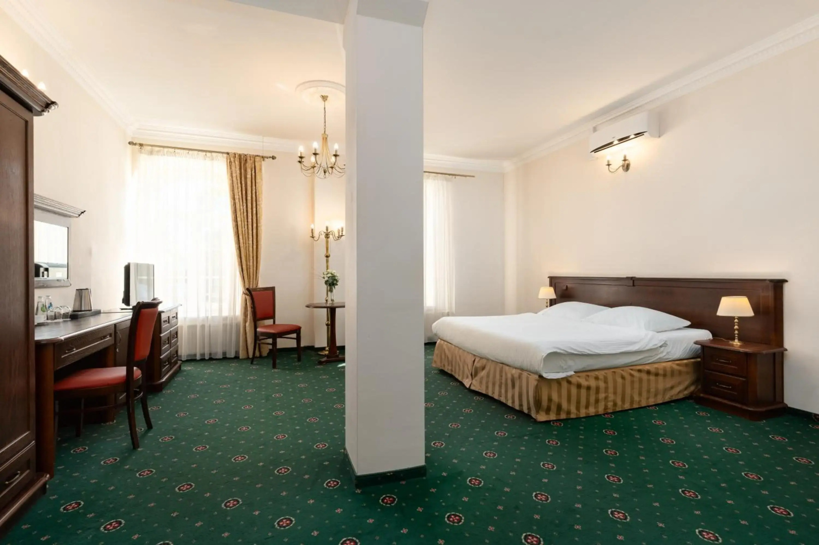 Royal Hotel