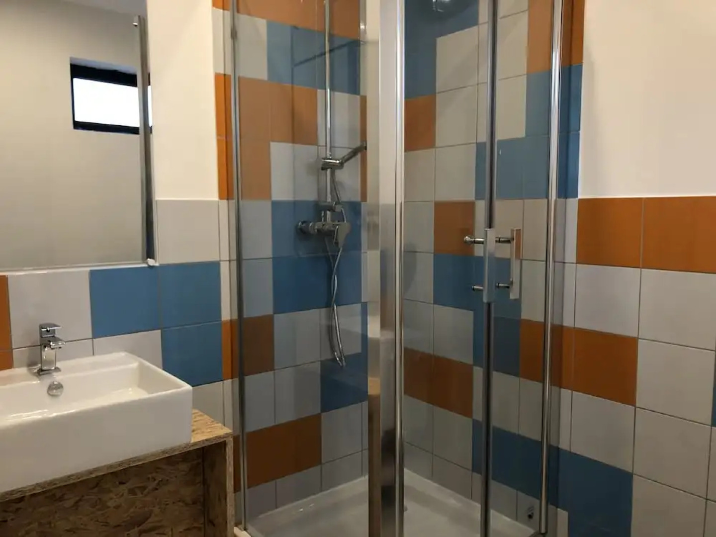 Share And Cheers Hostel