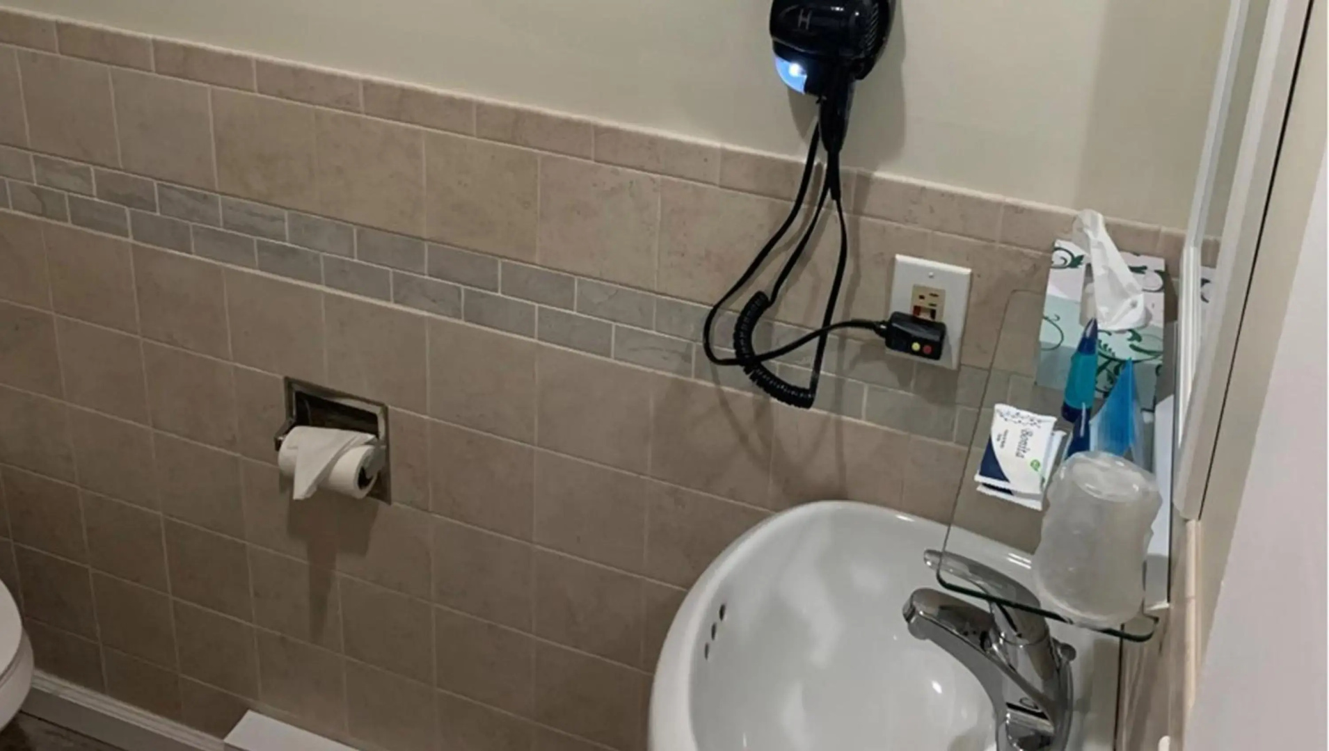 Hampton Motor Inn