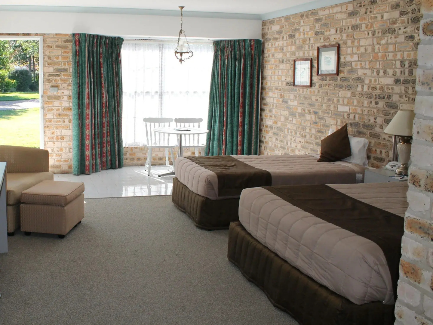 Airport Motel Sir Francis Drake