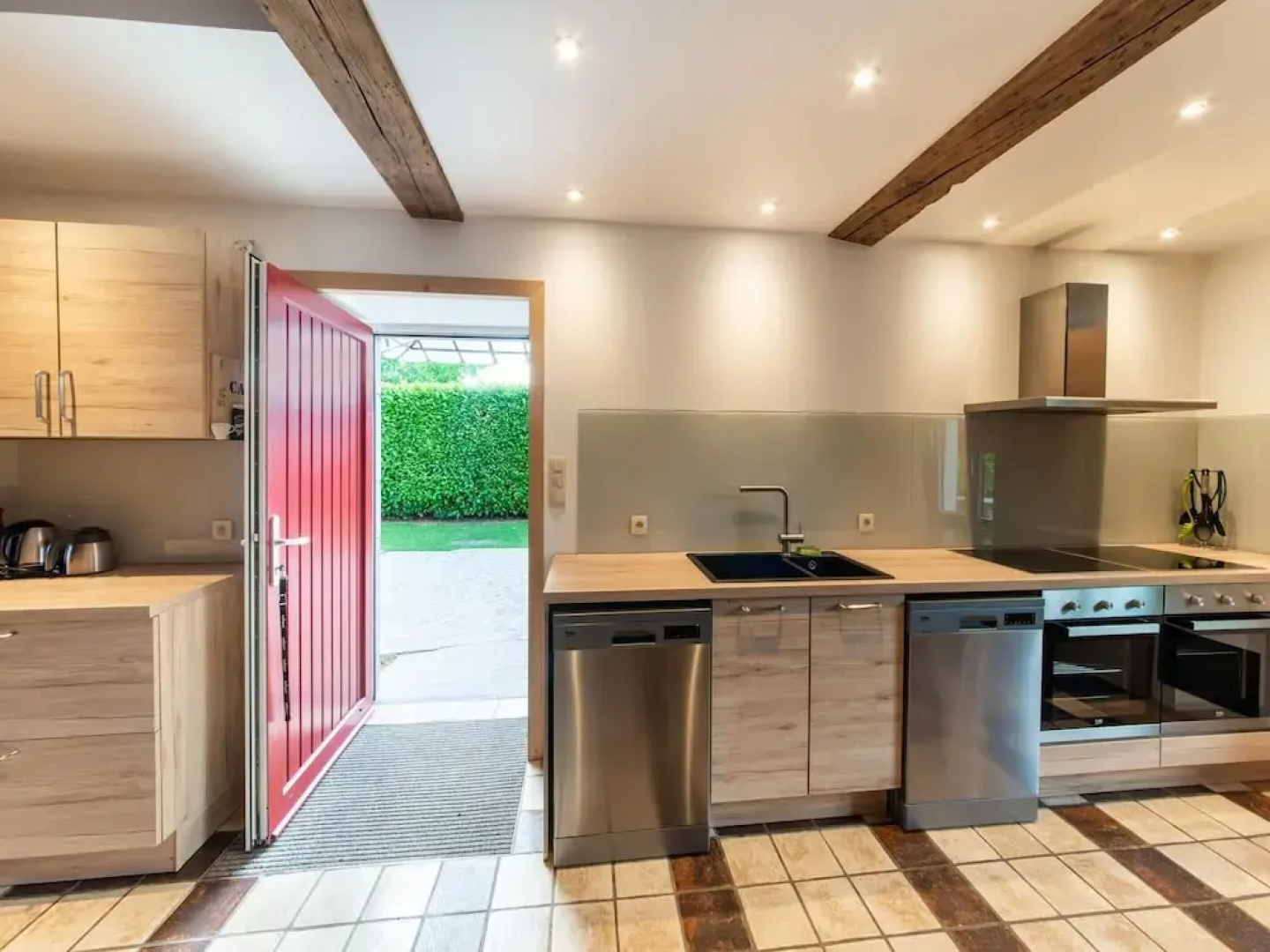 Vacation Home With BBQ Near Hotton