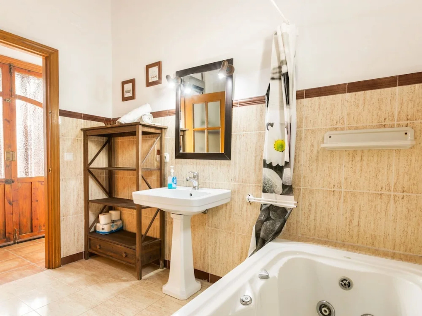 Luxurious Villa in Fuente de Piedra With Swimming Pool