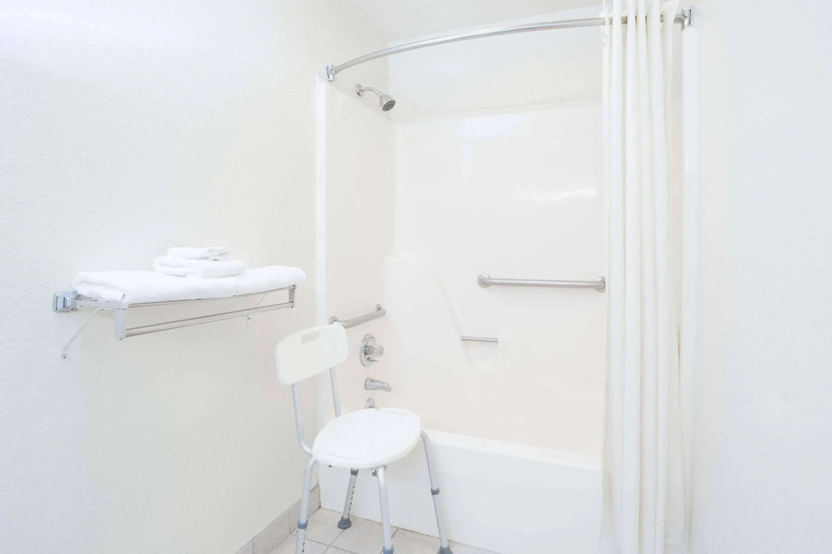 Travelodge by Wyndham Parkersburg