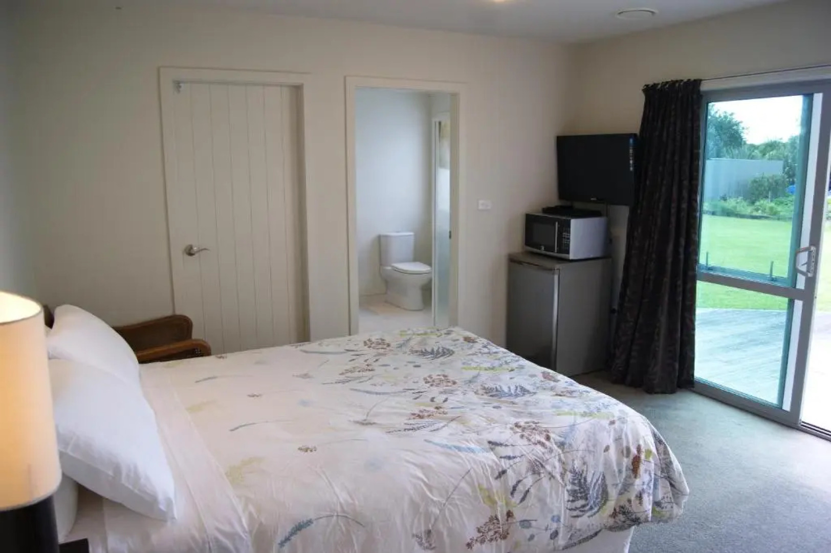 Waihi Beach Getaway-Studio, Ensuite & Private Deck