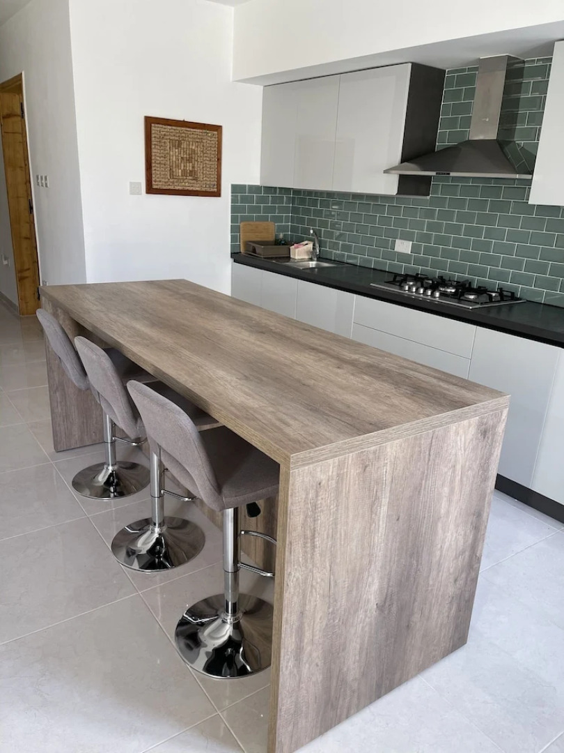 Sunset Modern Apt - Near Beach, Wifi & Cable TV