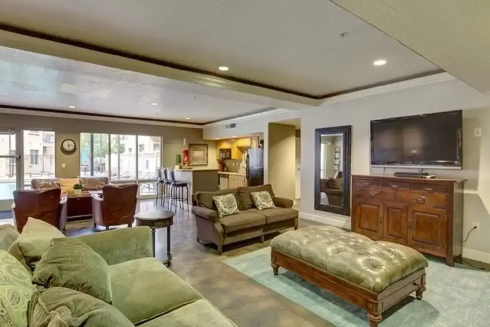 Citifront B 3 Bedroom Condo by RedAwning