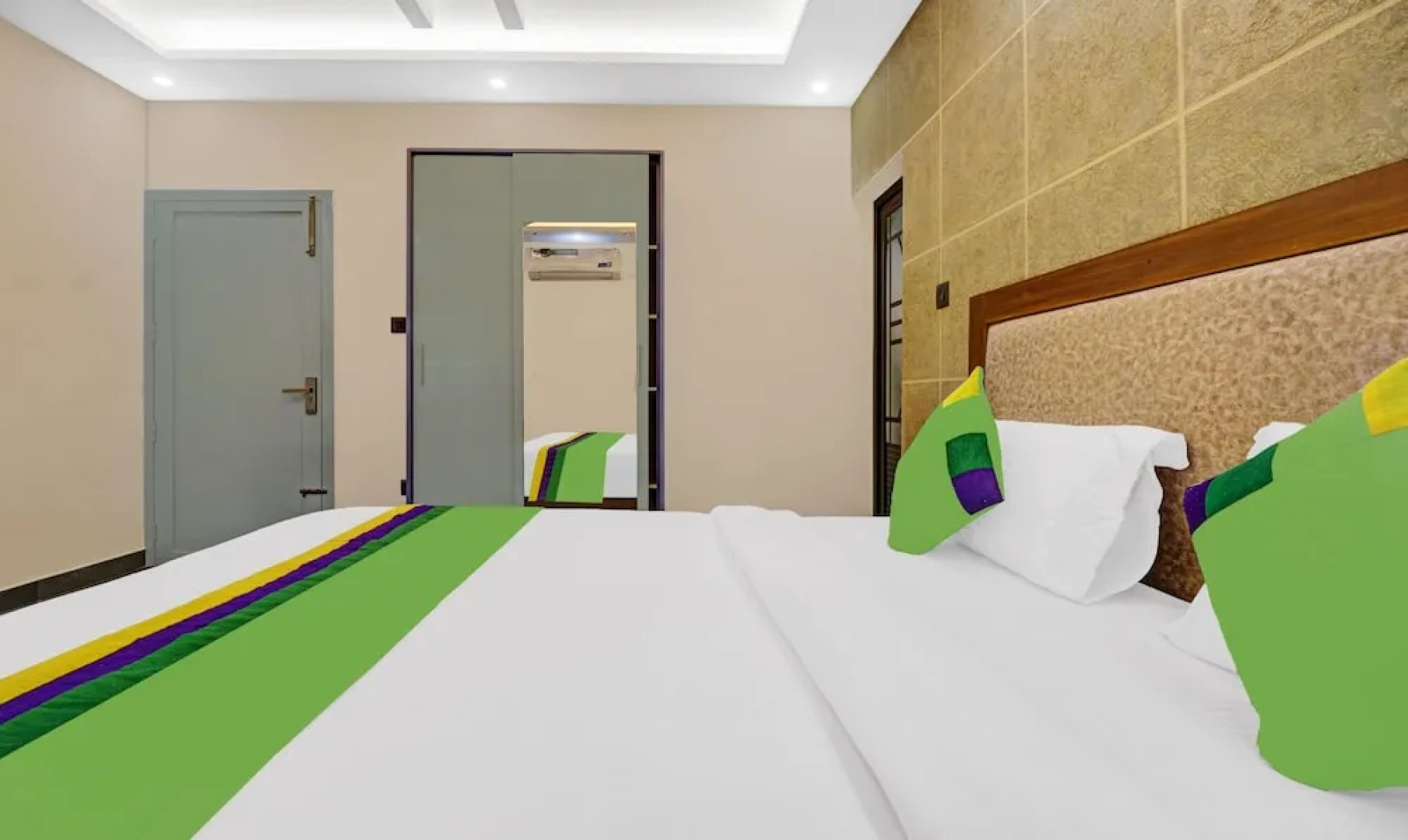 Treebo Pushpak 500 mtrs from Chottanikkara temple