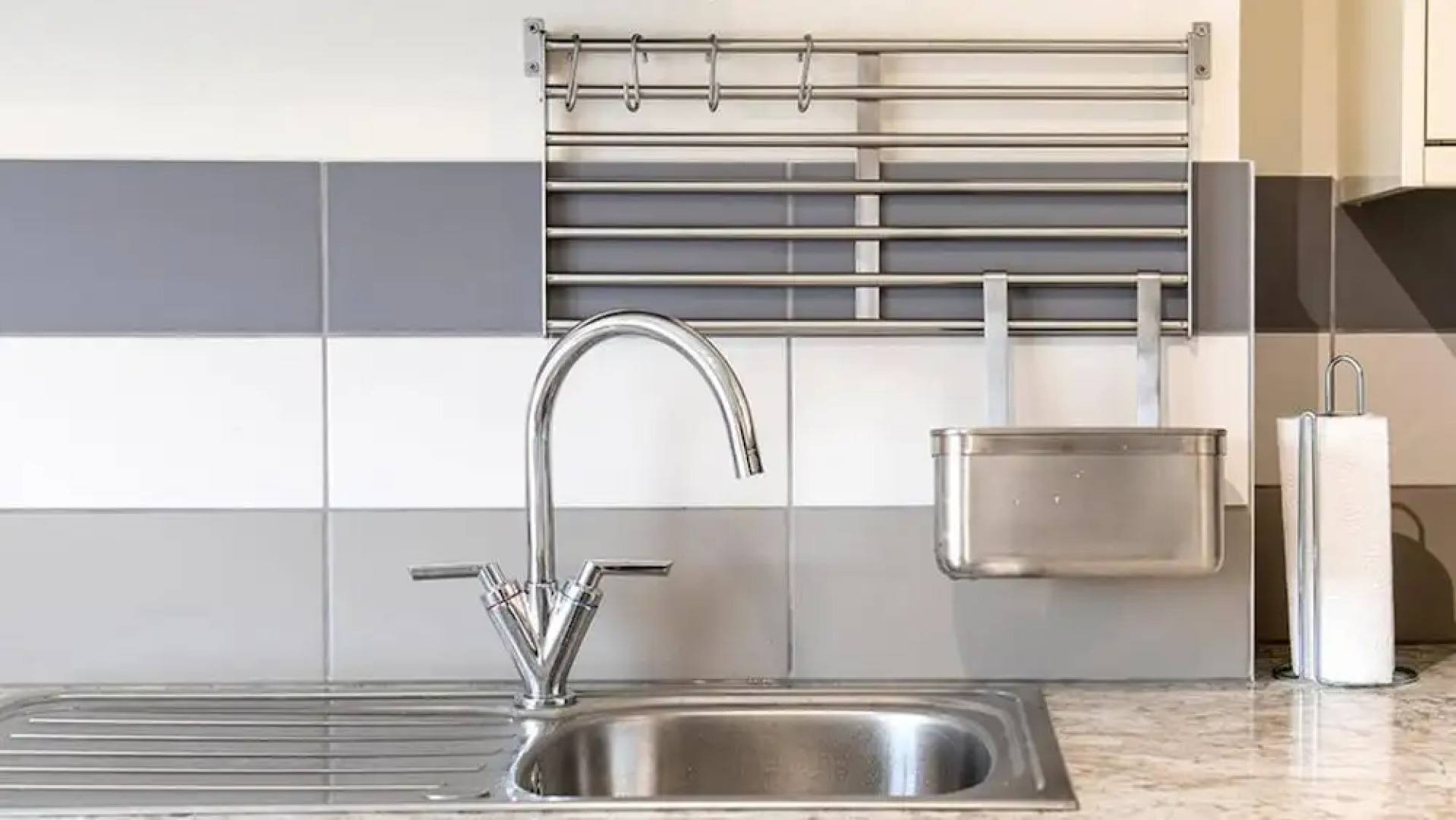 Gwylan Apartment in Penrhyn Bay, Modern and Beautifully Presented