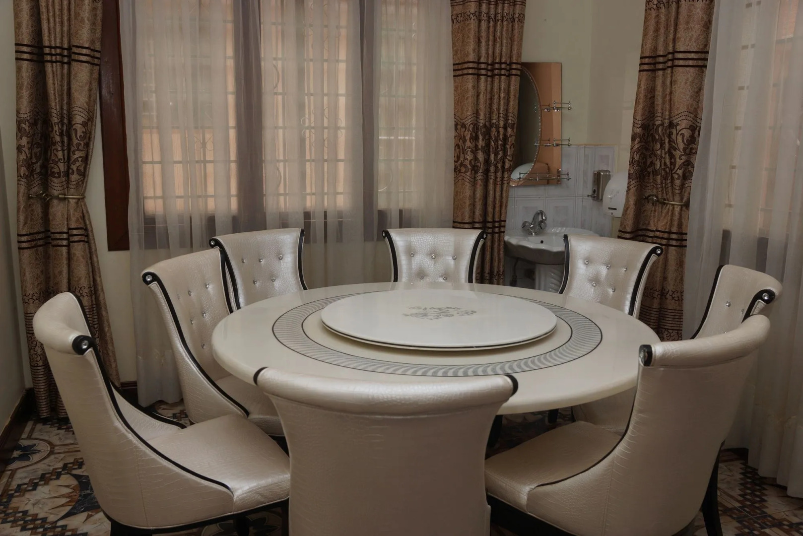 Entebbe Travelle'rs Inn