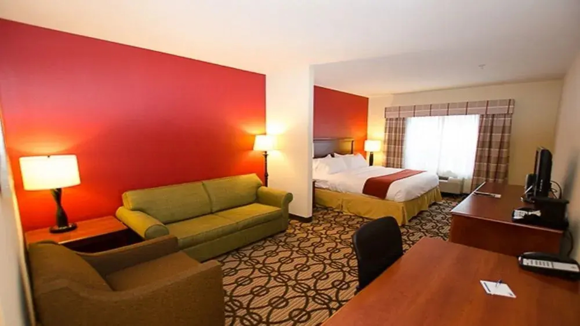 Holiday Inn Express & Suites LaGrange