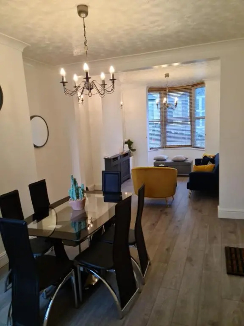 Fields Home a Stunning 3 Bedroom-Sleeps 5