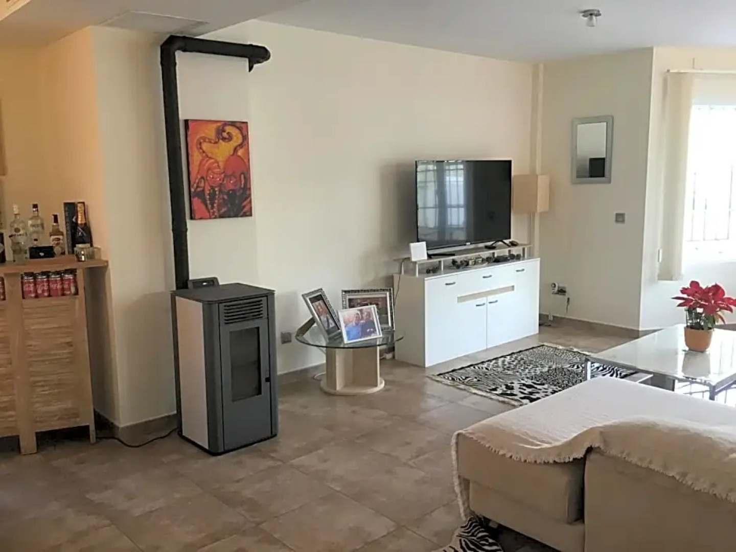 Double Room with Shared Bathroom and Shared Communal Areas R4