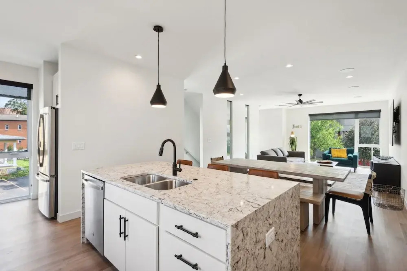 New Modern Townhome With Rooftop Patio 2 Bedroom Townhouse by RedAwning