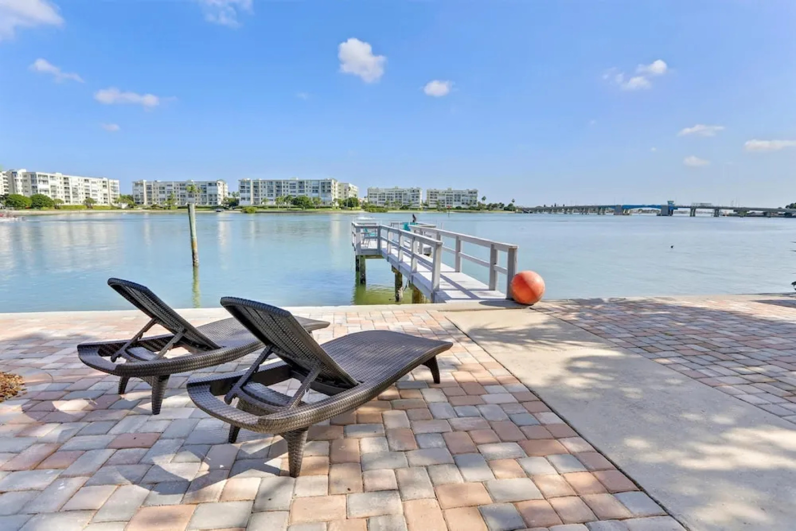 Bay Front Duplex 2br, Fishing Dock - Walk to Beach!