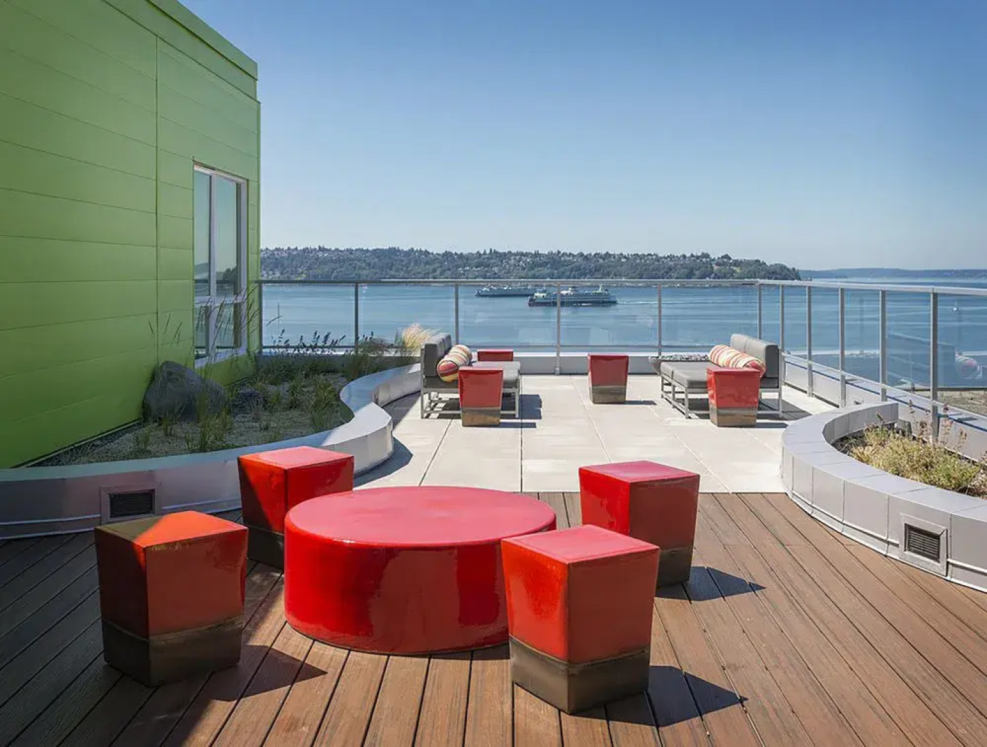 Waterfront Modern Studio Rooftop Views