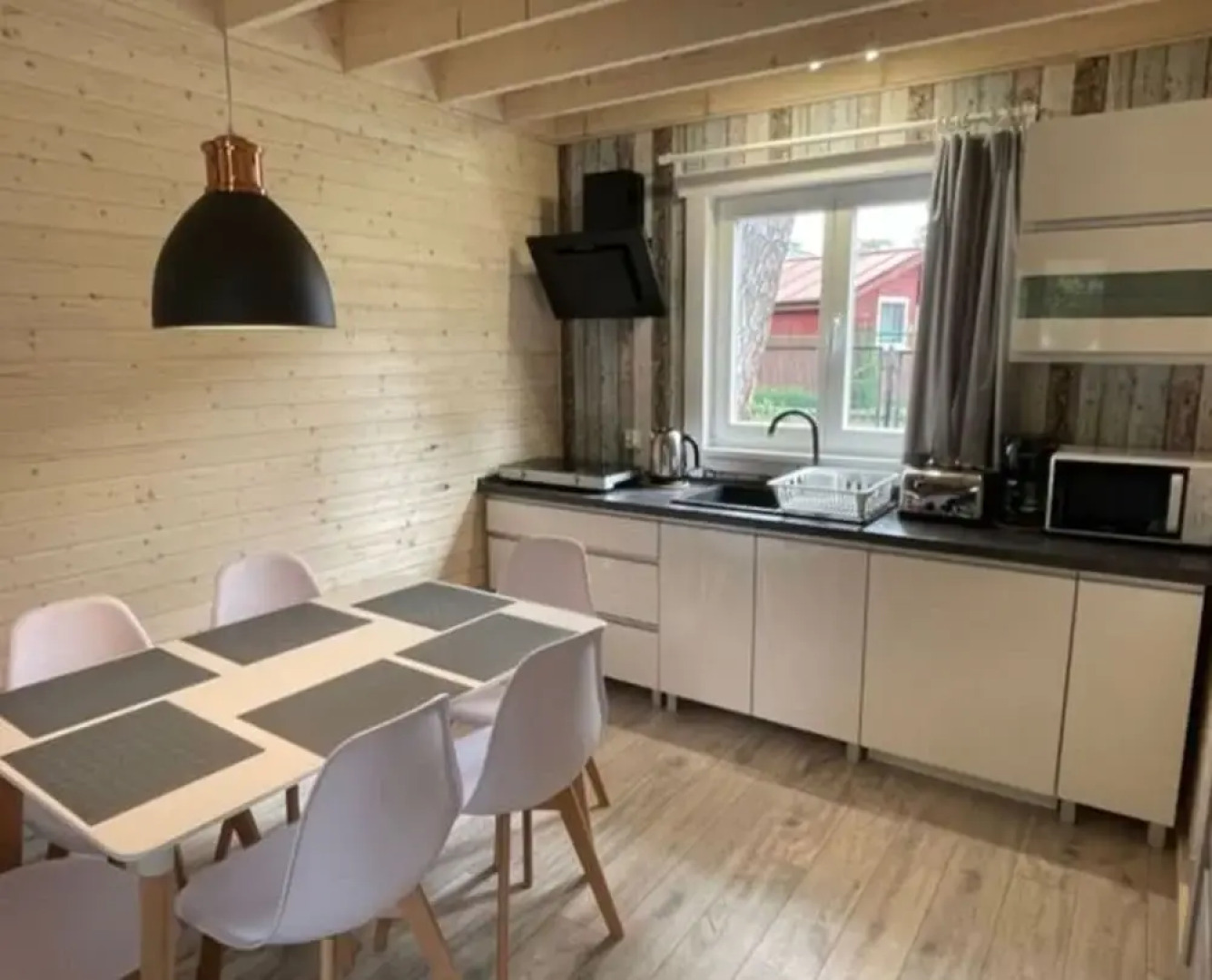 House for 6 With Swimming Pool