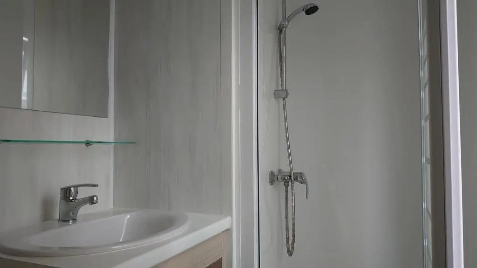 Chalet 156 voor 6 personen De Kuilart 5-sterren camping in Friesland