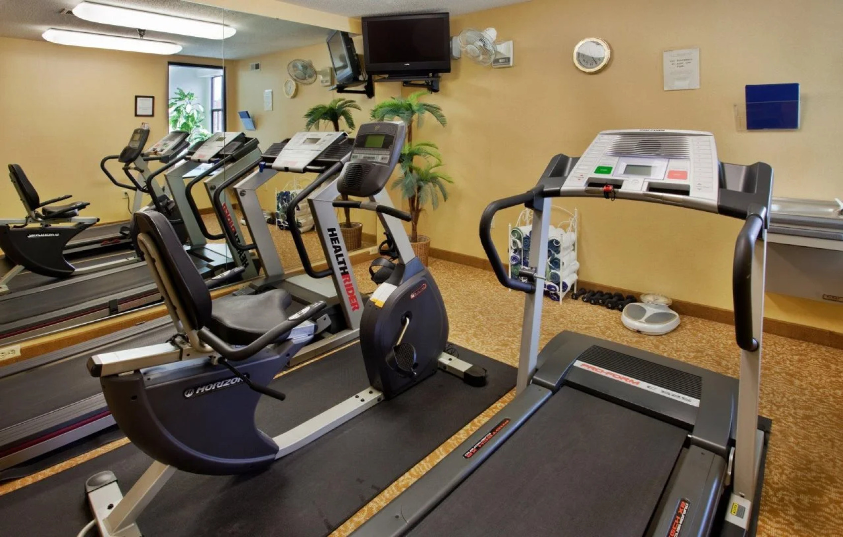 Holiday Inn Express & Suites St. Louis West - Fenton by IHG