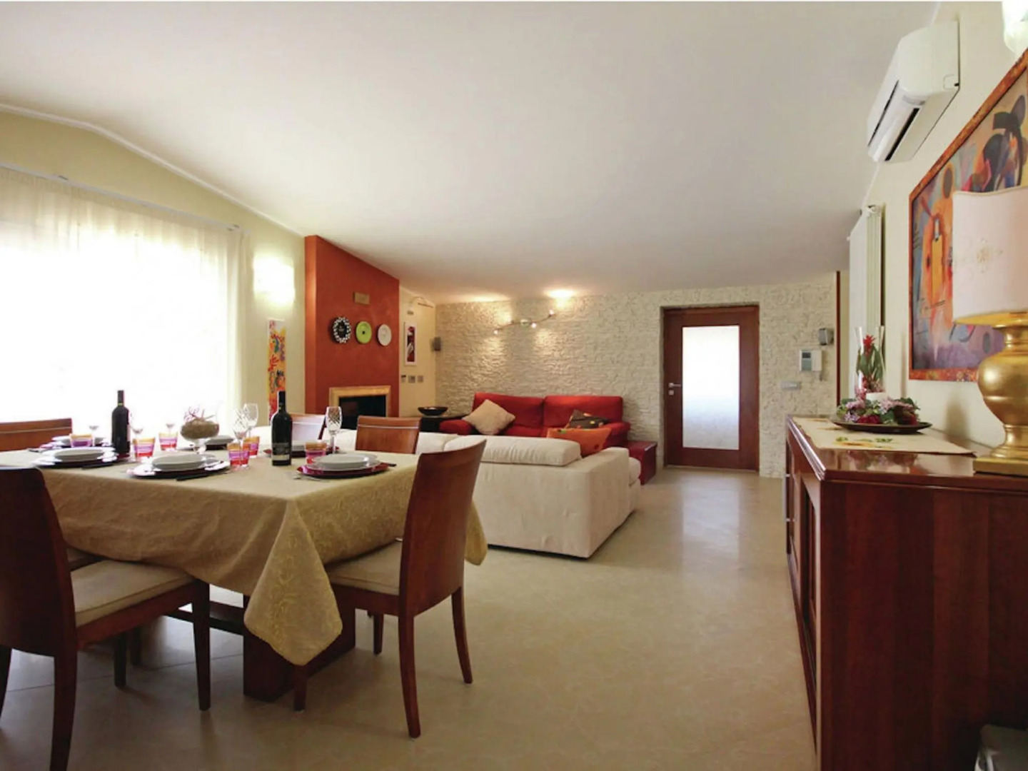 villa with private pool and air conditioning