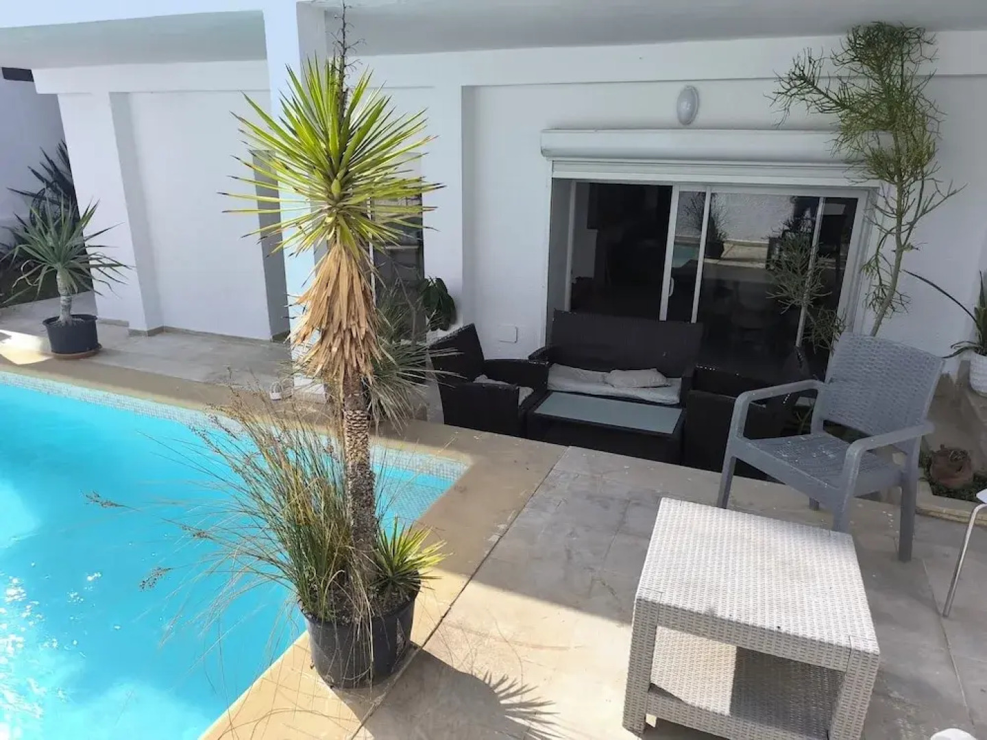 Stylish villa avec parking et piscine