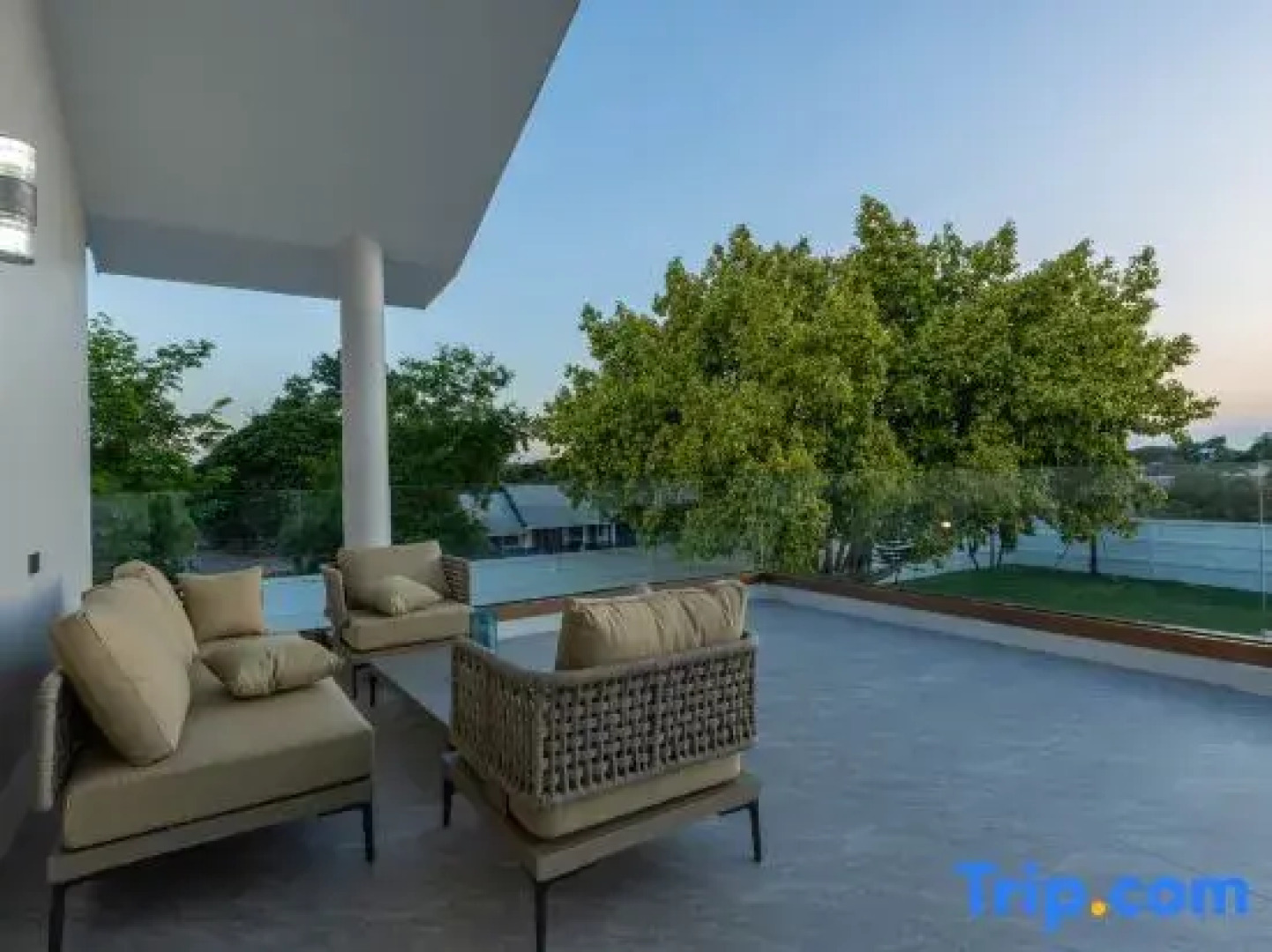 Pattaya Grand Villa 6 Bedroom 8 Bath (Private Pool, KTV, Sauna, Fitness Area)