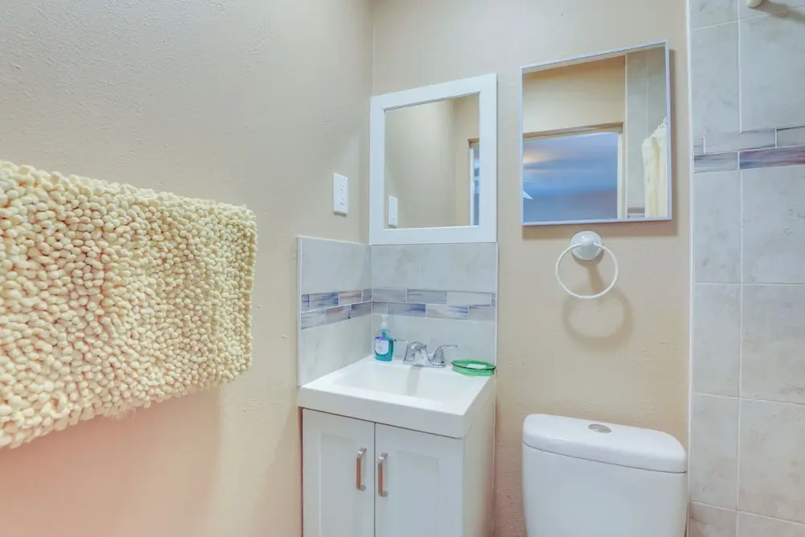 Walkable Studio in Pinellas Park w/ Desk & Patio