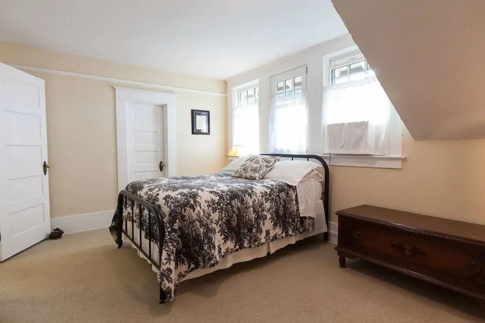 Cascade Chic 3 Bedroom Home by RedAwning