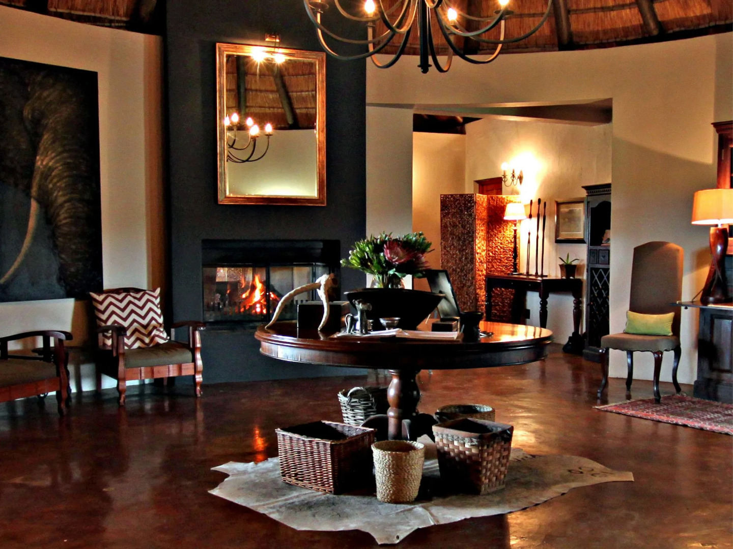 Hlosi Game Lodge - Amakhala Game Reserve