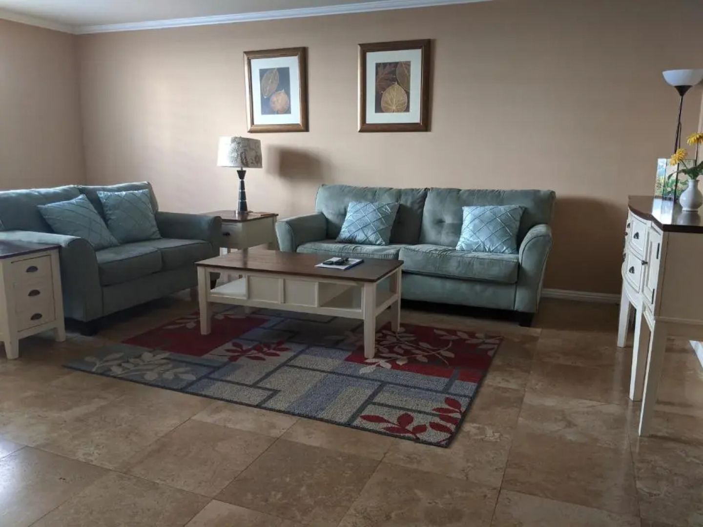 2Bedroom with Den and 2BA 4 Blocks to Santa Monica Beach