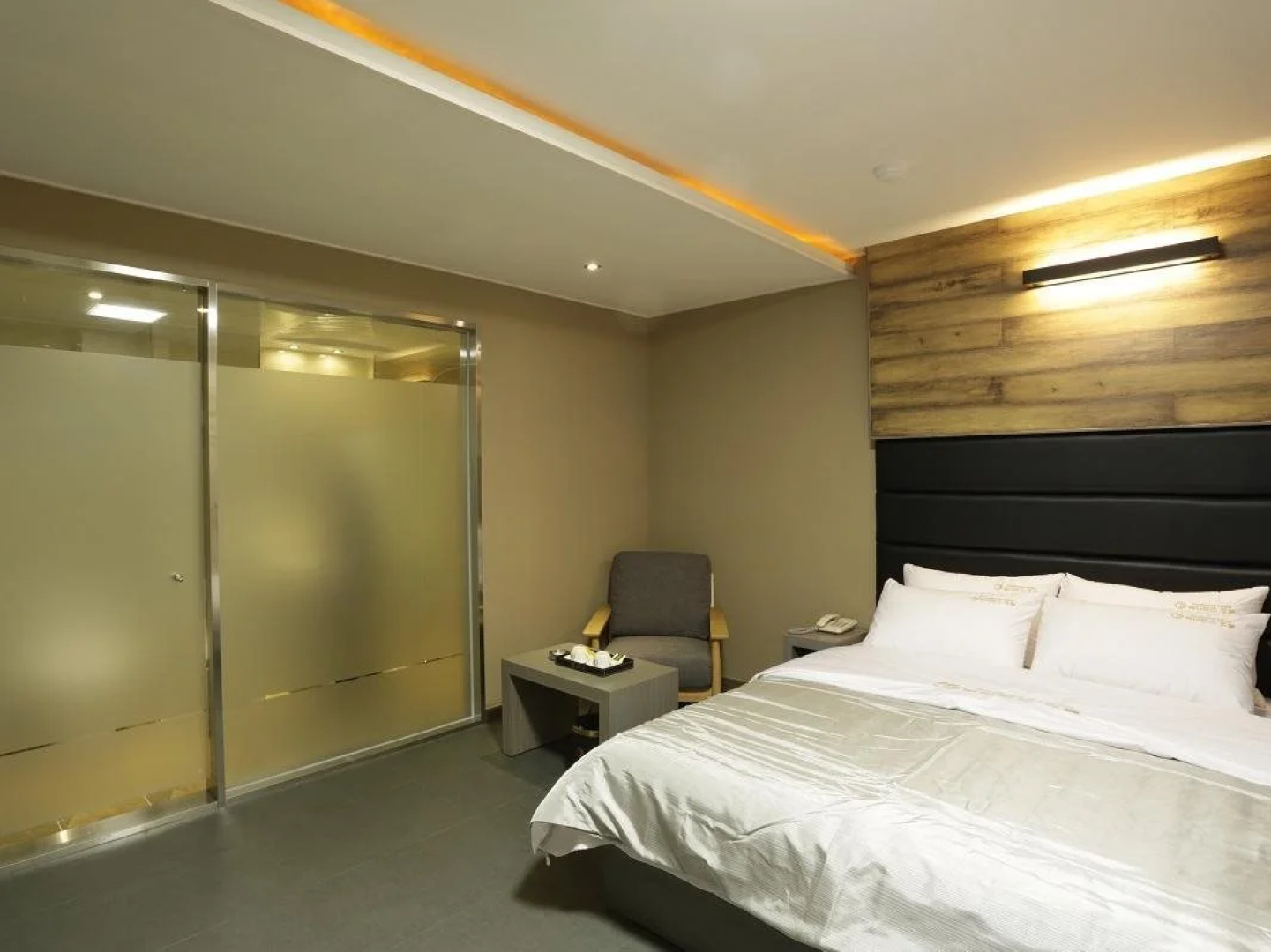 Radiance Tourist Hotel