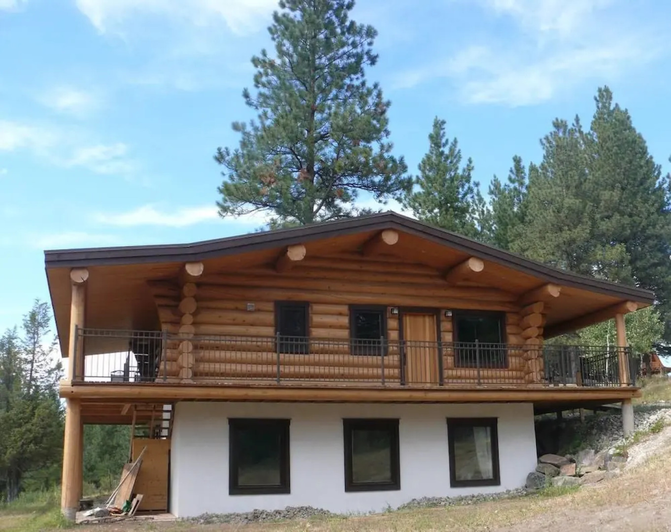 Beautiful Log Chalet Near Fernie, BC