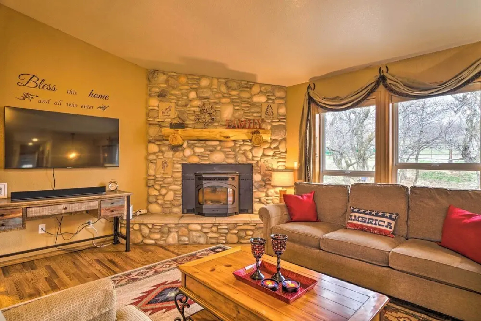 Monument Getaway w/ Hot Tub, 12 Mi to Usaf Academy