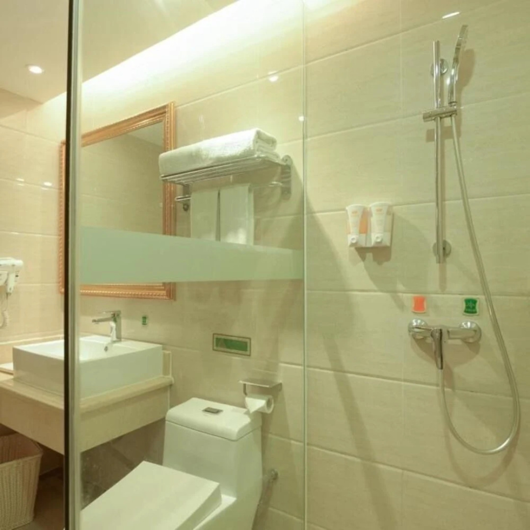 Vienna Hotel Guigang Central Square