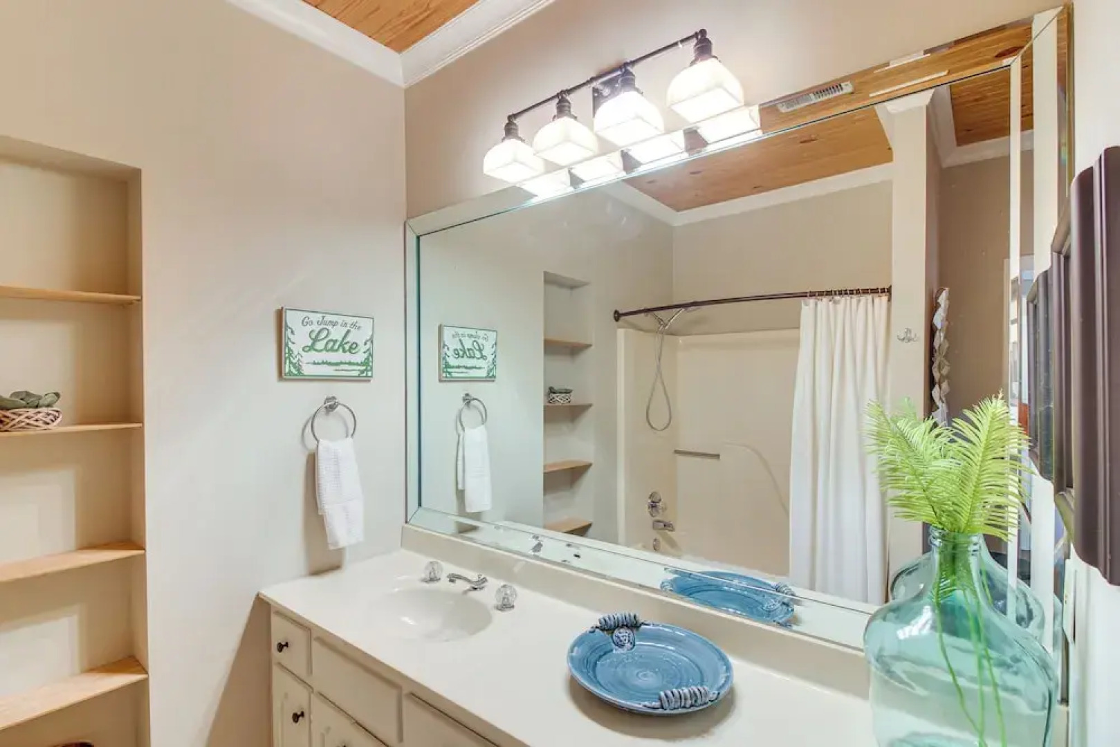 Walk to Marina: Center Hill Lake Family Home