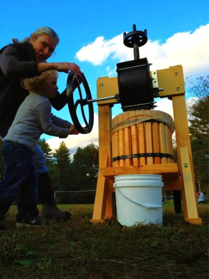 Play All Day - Sleep By The Stream at Night - Swimming Hole