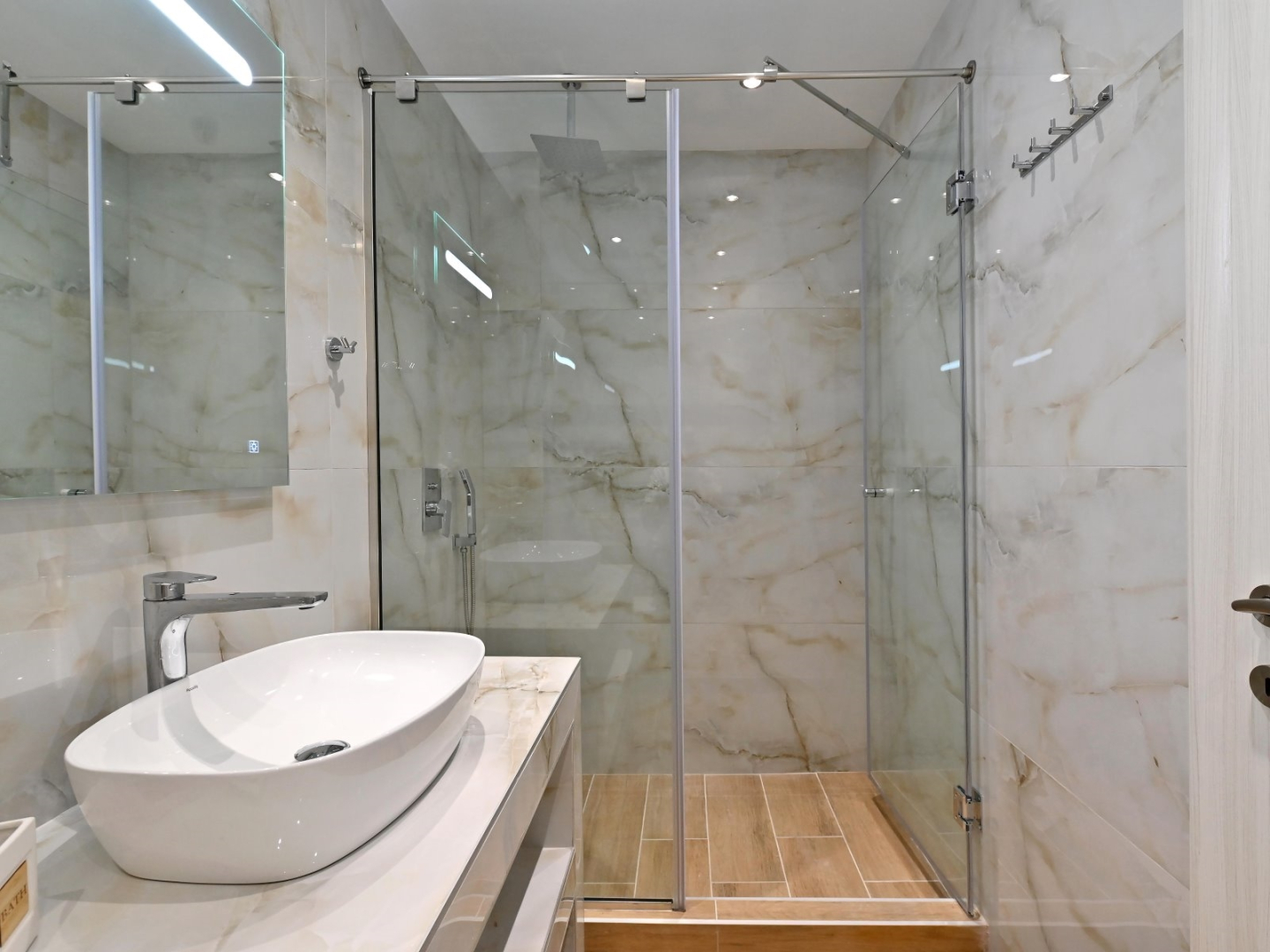 Sabbia Seafront Apartment 3 by TravelPro Servi...