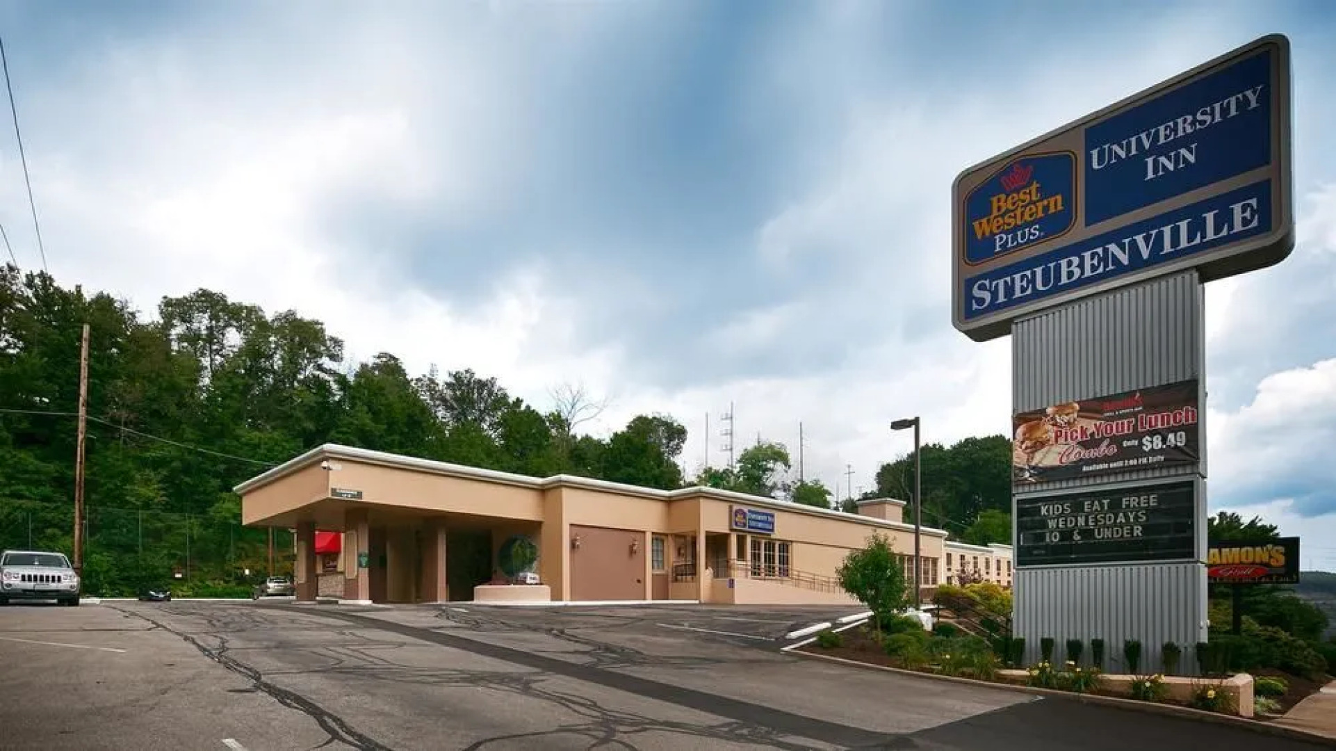 Best Western Plus University Inn Steubenville