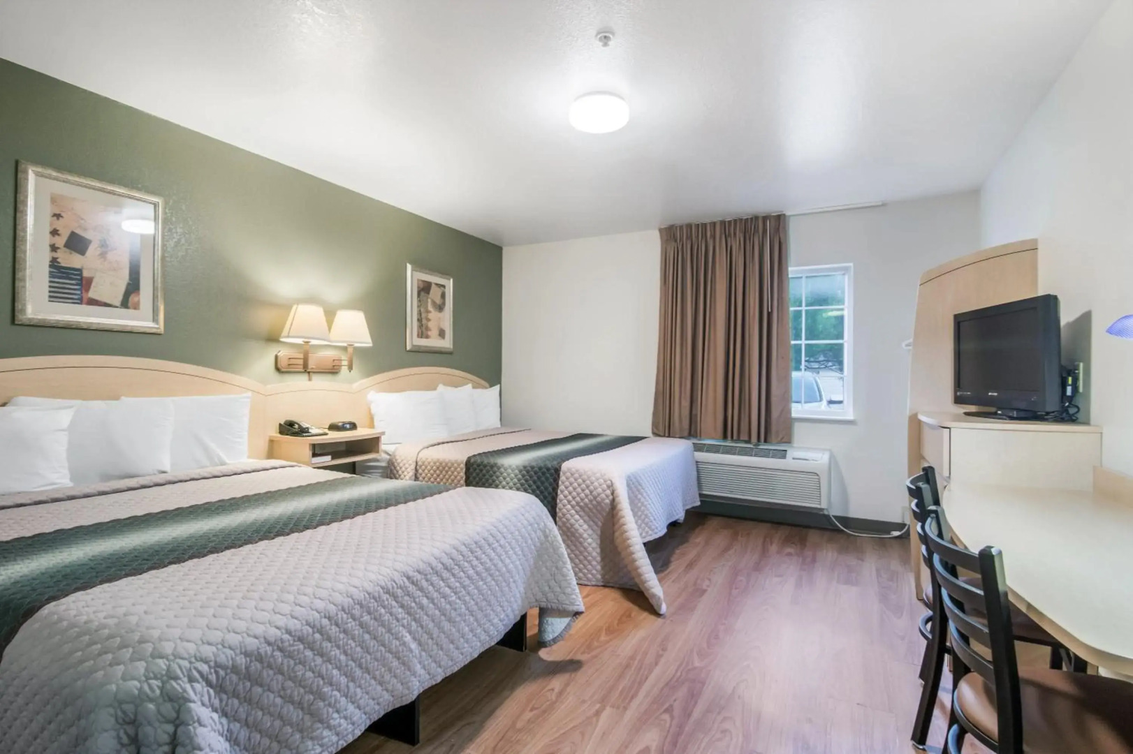 HomeTowne Studios & Suites by Red Roof Bentonville