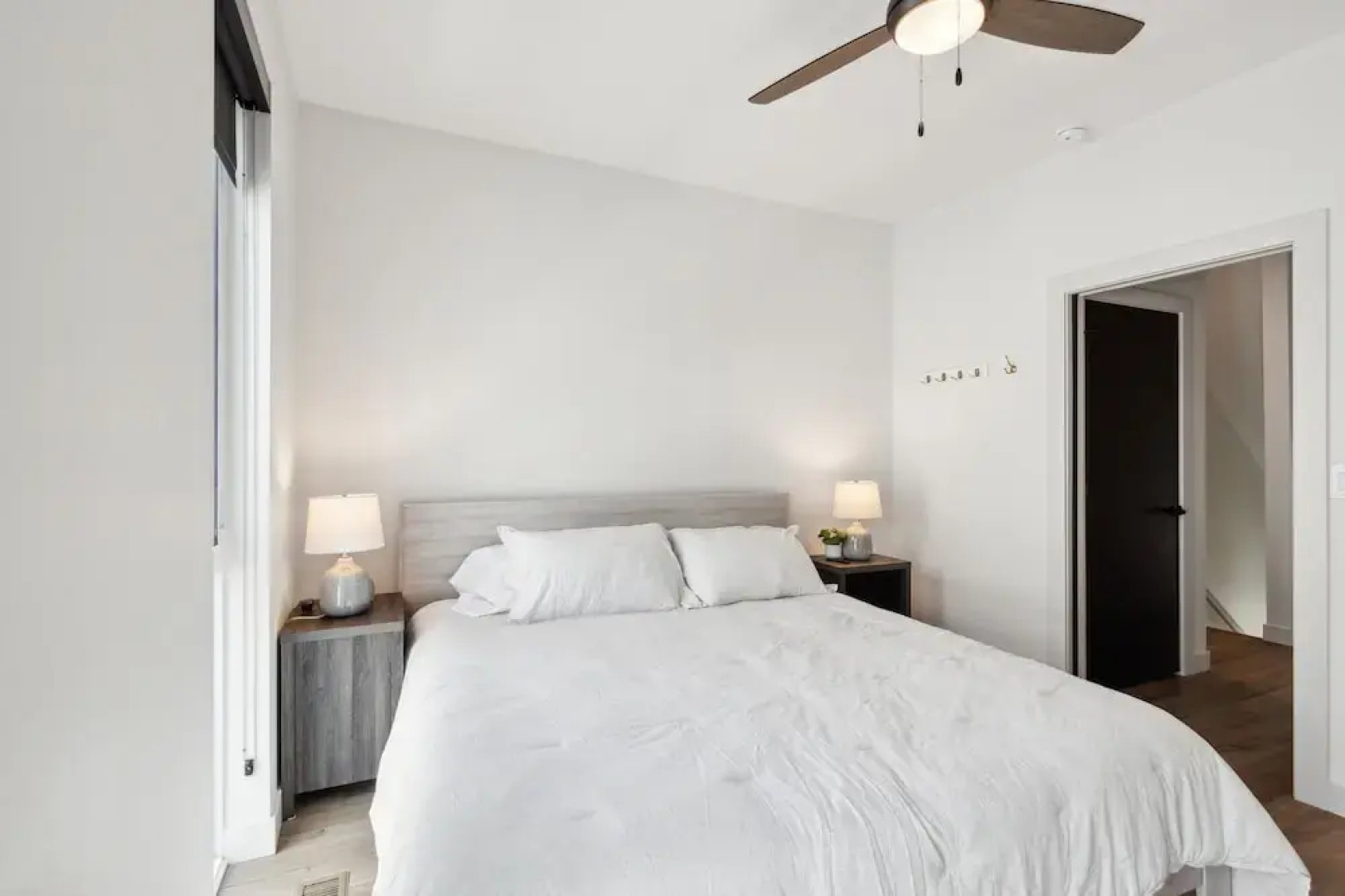 New Modern Townhome With Rooftop Patio 2 Bedroom Townhouse by RedAwning