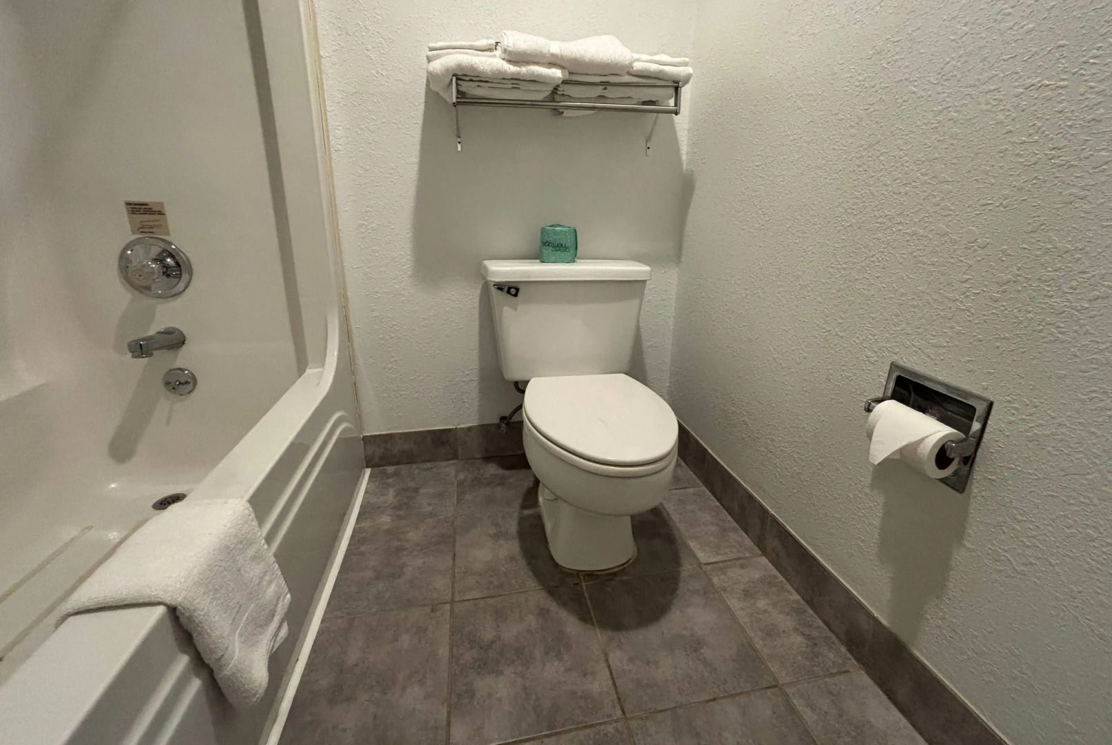 Super 8 by Wyndham Metropolis