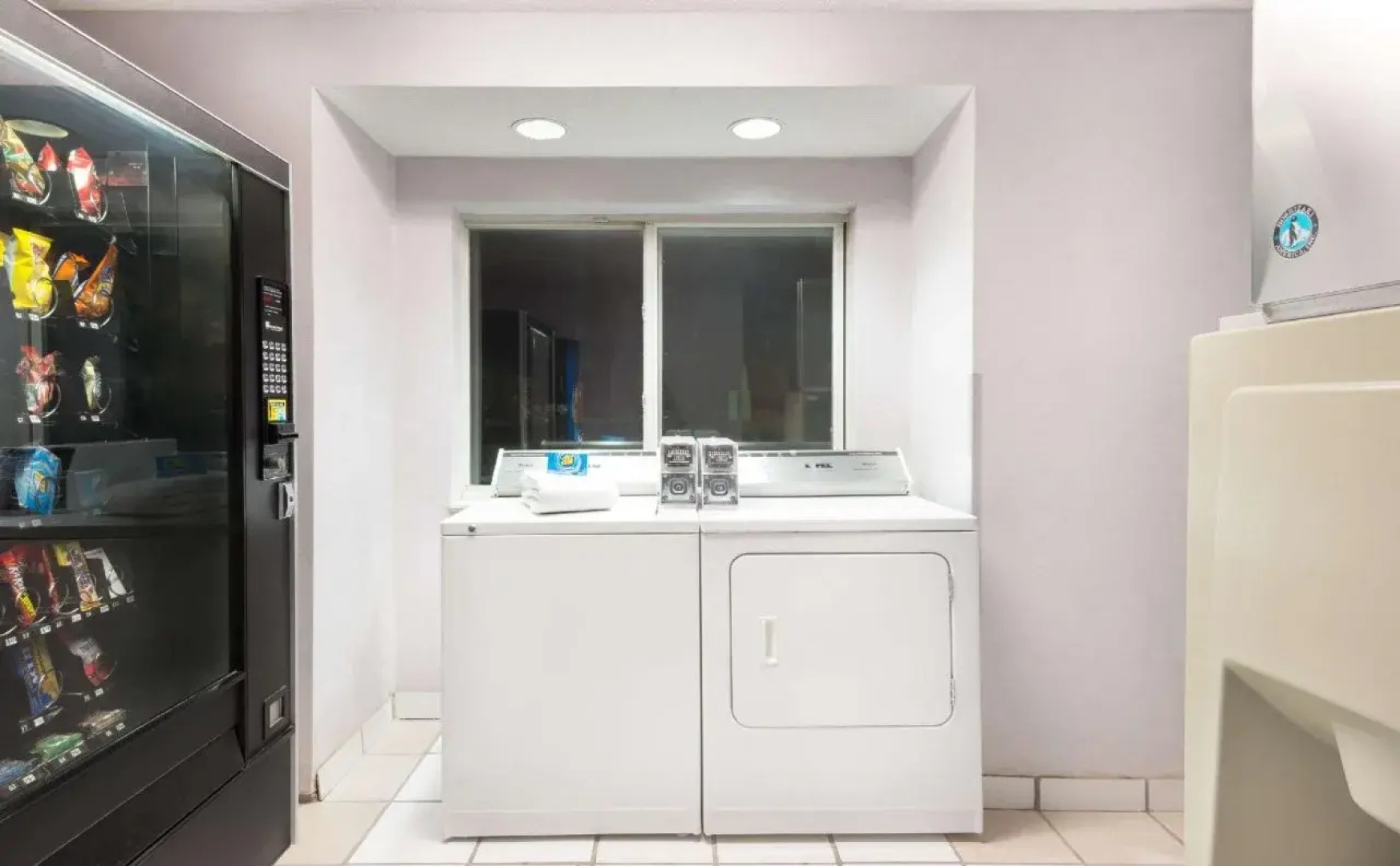 Days Inn & Suites by Wyndham Boardman