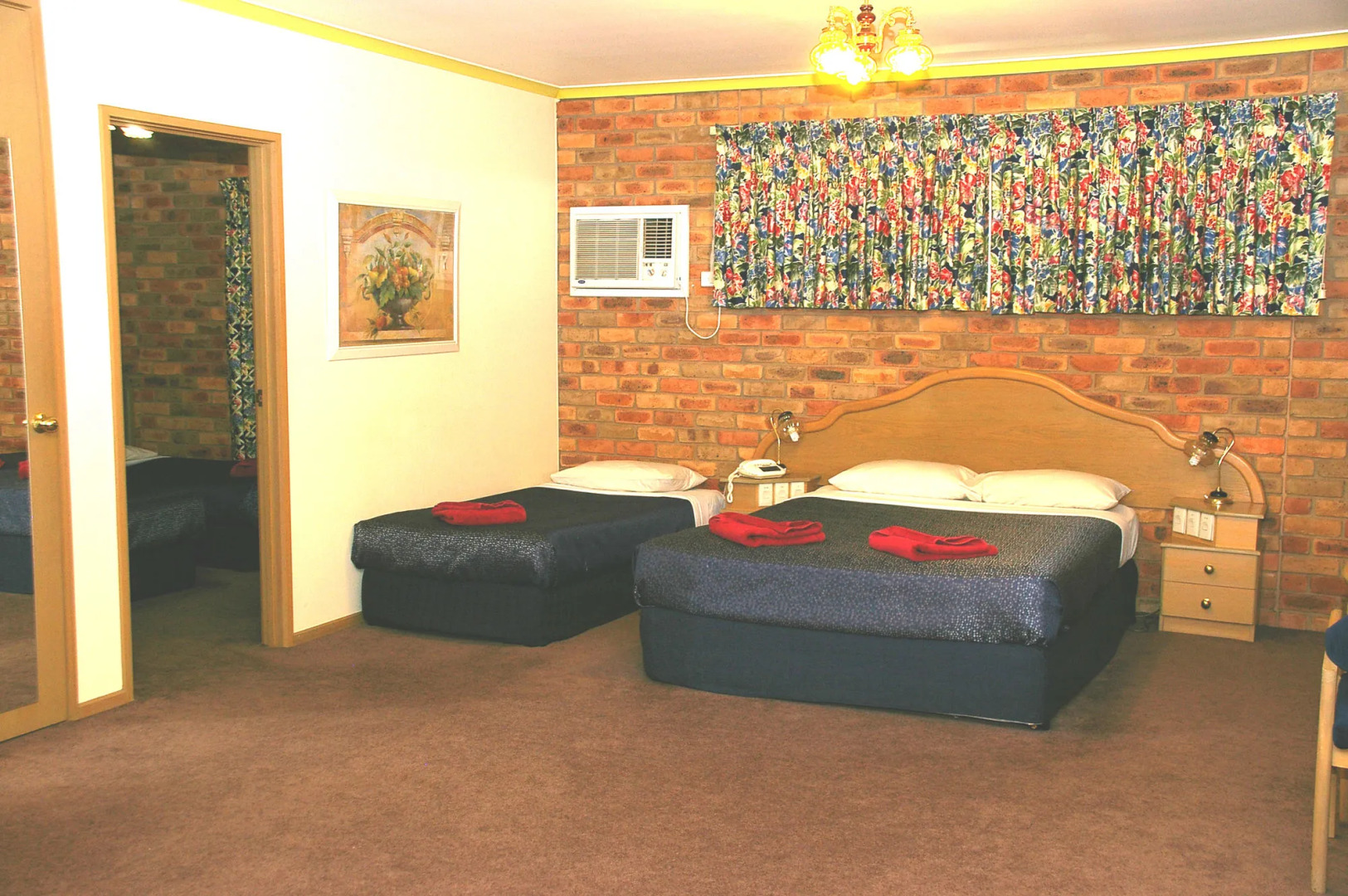 Pines Country Club Motor Inn